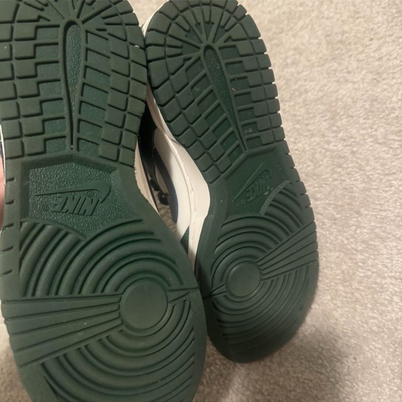 Green Nike dunks - Picture 3 of 3